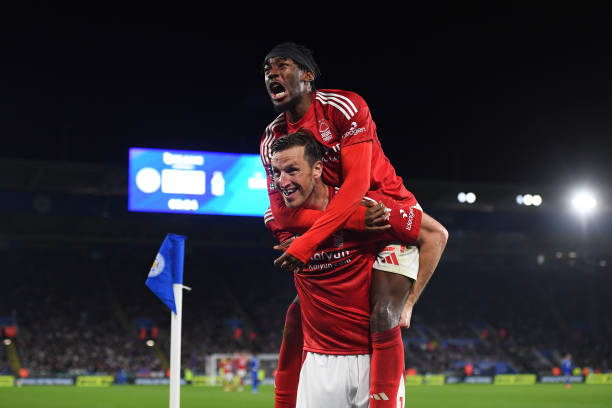 中场球员在 中场球员在