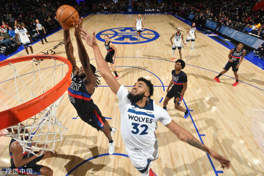 他与球员的 他与球员的